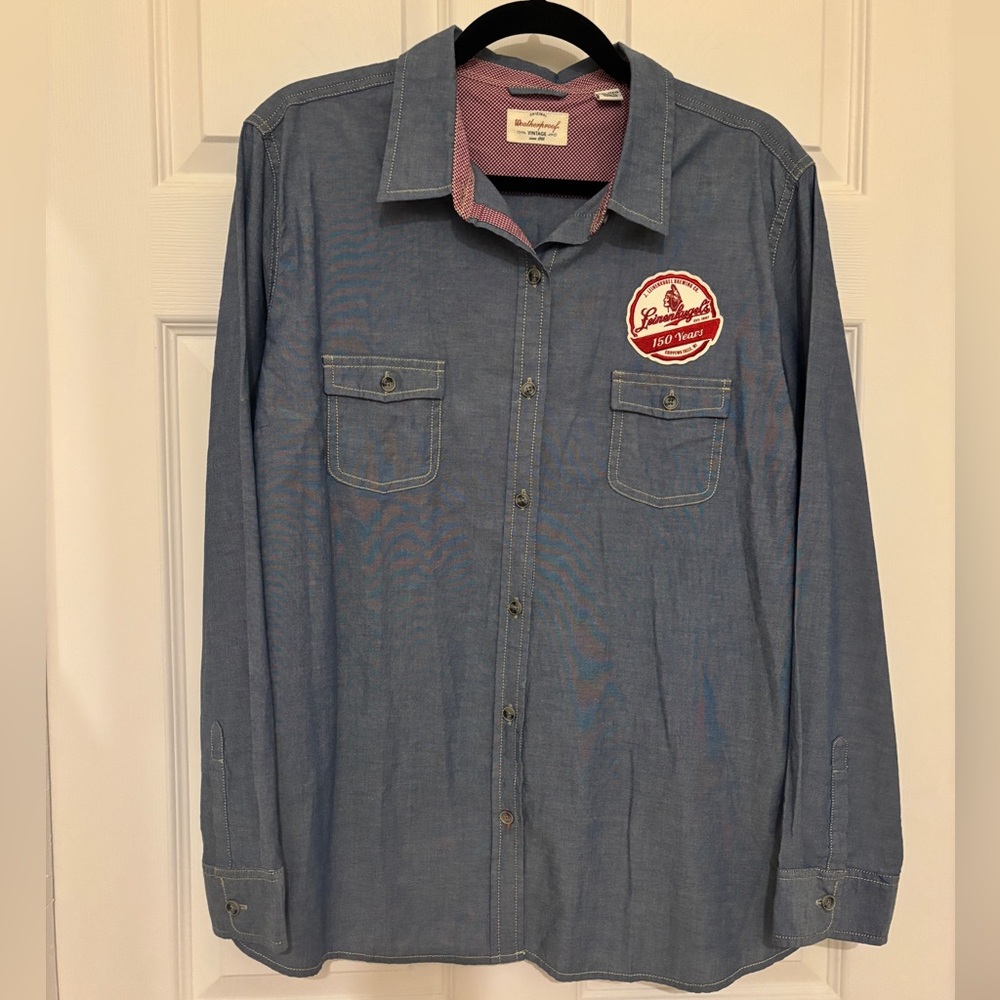 💙 Weatherproof Vintage Denim Casual Button Down Shirt with Leinenkugels Patch 💙